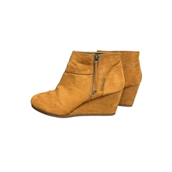Attention Women's - Suede Bootie heels- Size 7m - Picture 2 of 9